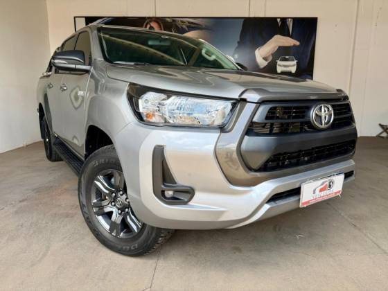 TOYOTA HILUX 2.8 D-4D TURBO DIESEL CD SR 4X4 AUTOMÁTICO TOYOTA HILUX 2.8 D-4D TURBO DIESEL CD SR 4X4 AUTOMÁTICO